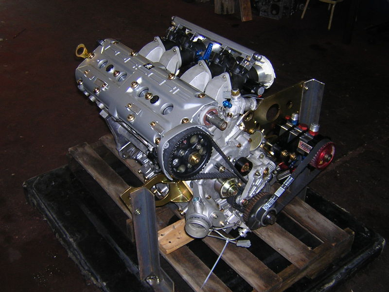 Illustration for article titled Ever Seen a Carbureted 944 Engine Before?